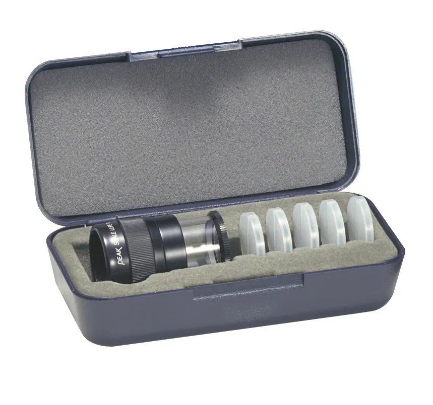 Satz von Lupe 7x Vergrößerung und fünf Schablonen in Kunstoffetui